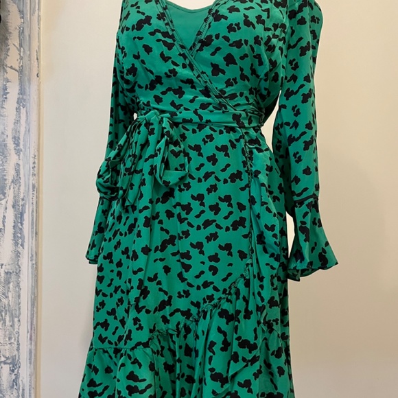 Emerald Green Silk - Picture 2 of 7